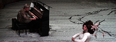 ‘A pianos acantilados, dionísios transiberianos’, por Carmen Gómez
