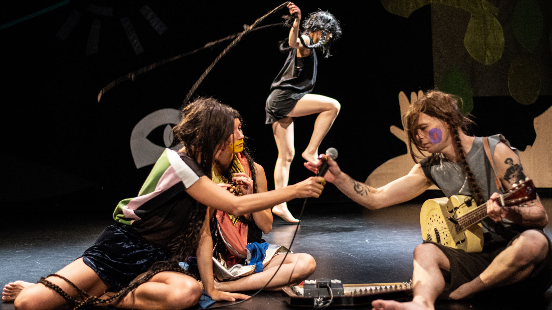 Espectacle: LARA BARSACQ