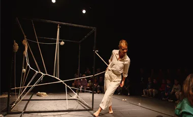 Espectacle elPetit: teNir (sosteNir)