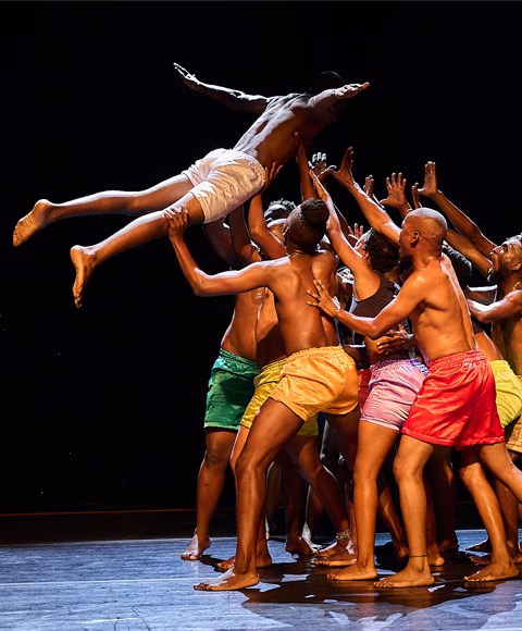 Espectacle: CONVERGE+ DANCE COMPANY. IDIO CHICHAVA